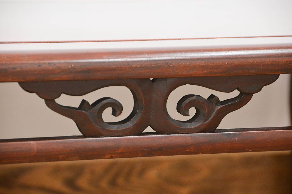 アンティーク家具　古民具・骨董 漆塗りの彫刻入り総欅座卓(机、テーブル)　