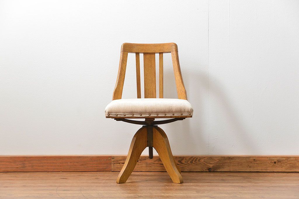 レトロ家具　昭和レトロ 古いナラ材のかわいい回転イス(椅子、イス)