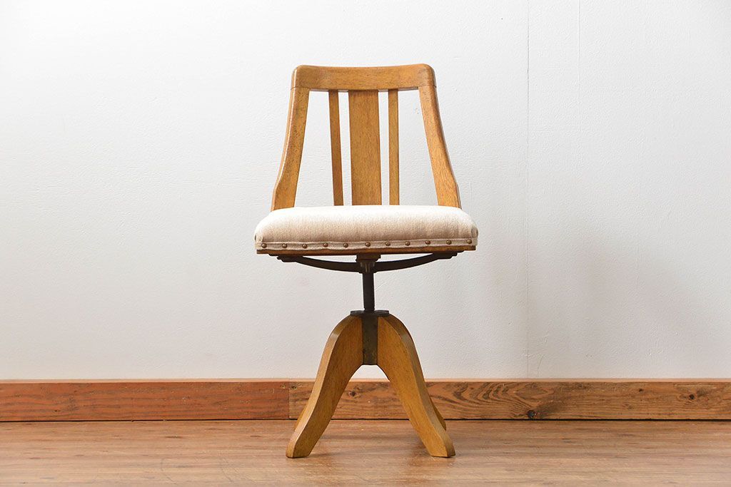 レトロ家具　昭和レトロ 古いナラ材のかわいい回転イス(椅子、イス)