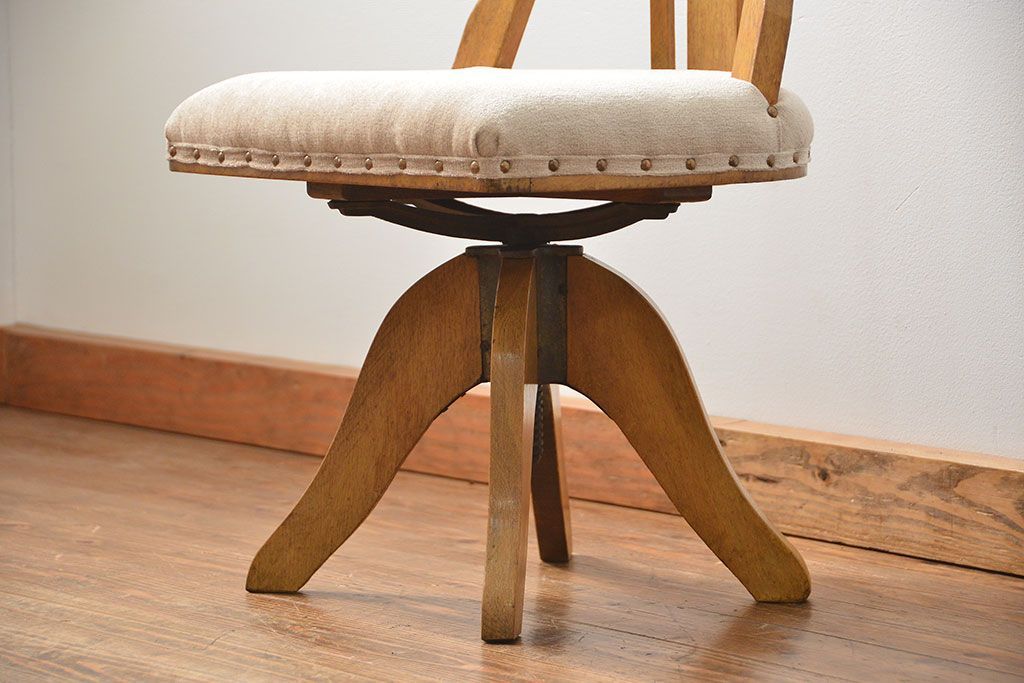 レトロ家具　昭和レトロ 古いナラ材のかわいい回転イス(椅子、イス)