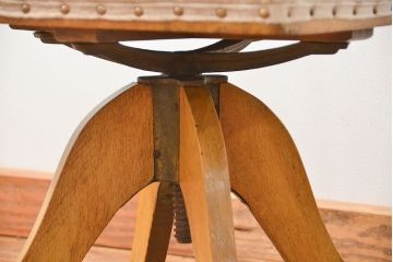 レトロ家具　昭和レトロ 古いナラ材のかわいい回転イス(椅子、イス)