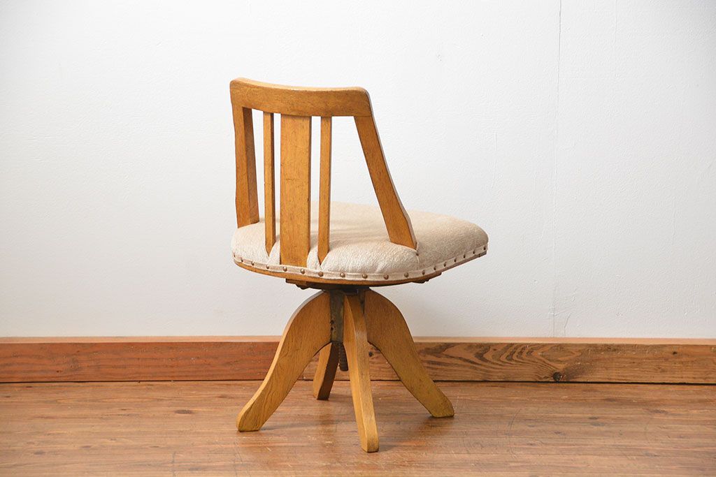 レトロ家具　昭和レトロ 古いナラ材のかわいい回転イス(椅子、イス)