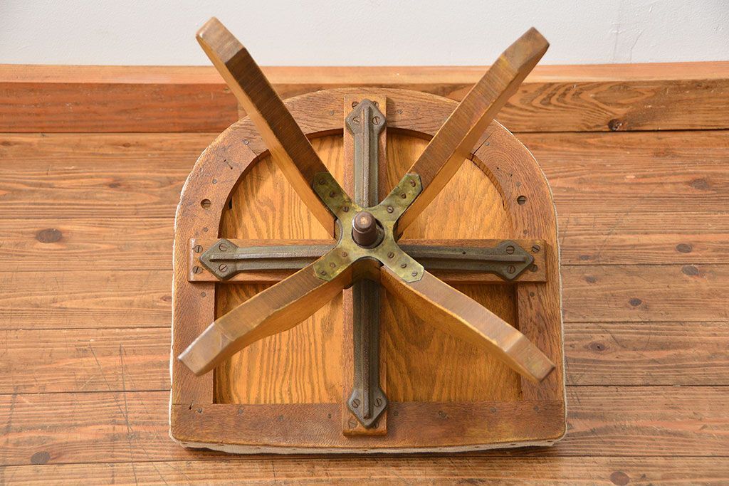 レトロ家具　昭和レトロ 古いナラ材のかわいい回転イス(椅子、イス)