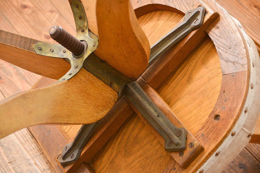 レトロ家具　昭和レトロ 古いナラ材のかわいい回転イス(椅子、イス)