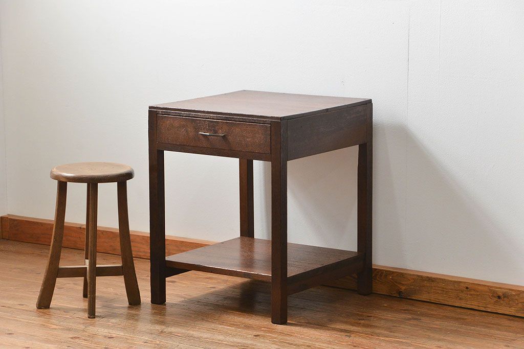 アンティーク家具　アンティーク 小振りな引き出し付きサイドテーブル(机)　