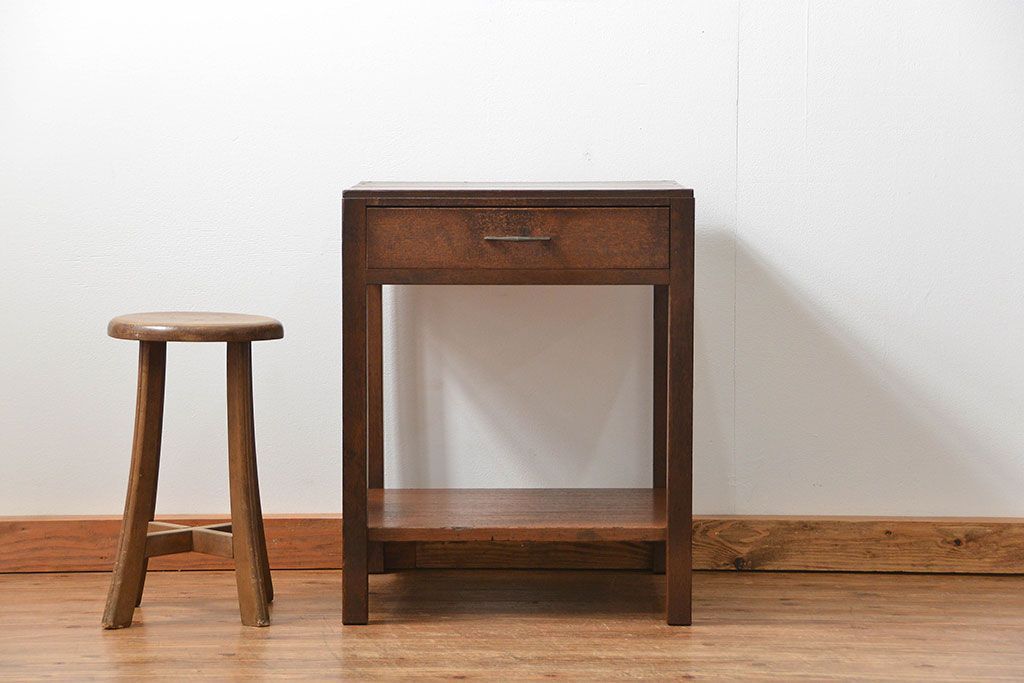 アンティーク家具　アンティーク 小振りな引き出し付きサイドテーブル(机)　