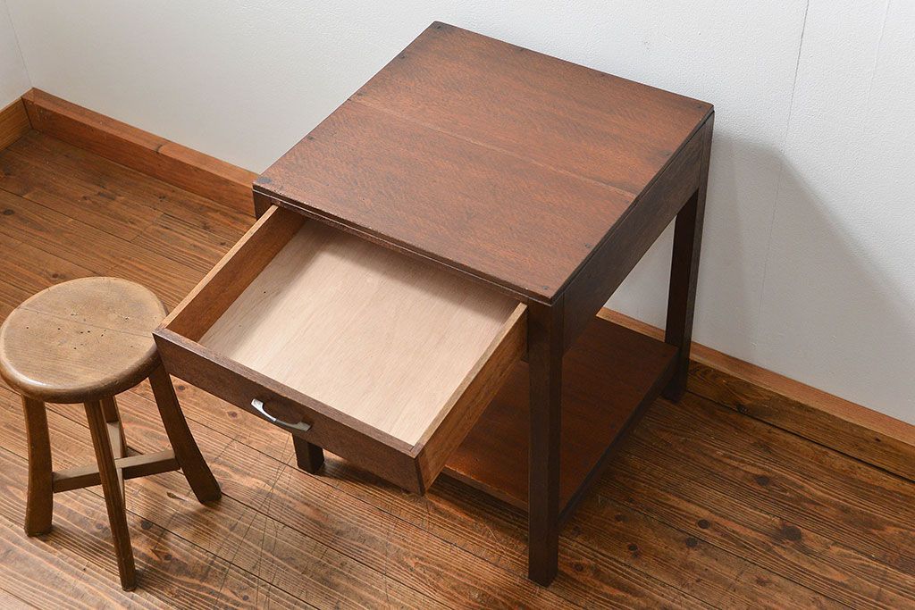 アンティーク家具　アンティーク 小振りな引き出し付きサイドテーブル(机)　