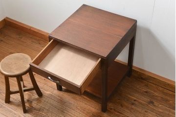アンティーク家具　アンティーク 小振りな引き出し付きサイドテーブル(机)　
