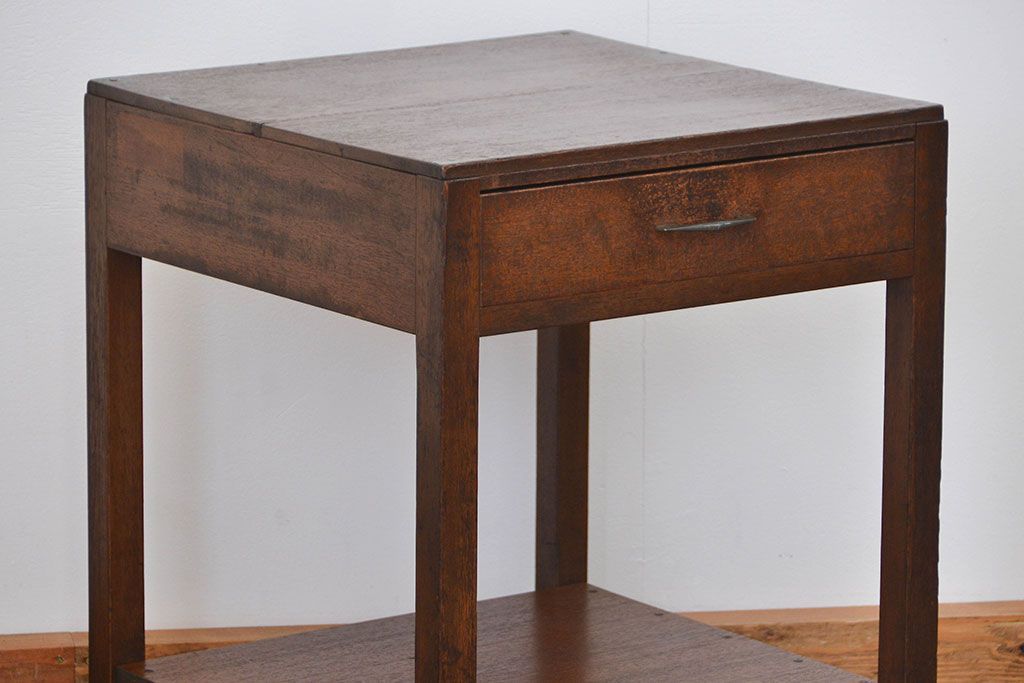 アンティーク家具　アンティーク 小振りな引き出し付きサイドテーブル(机)　