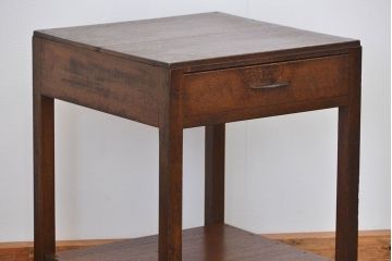 アンティーク家具　アンティーク 小振りな引き出し付きサイドテーブル(机)　