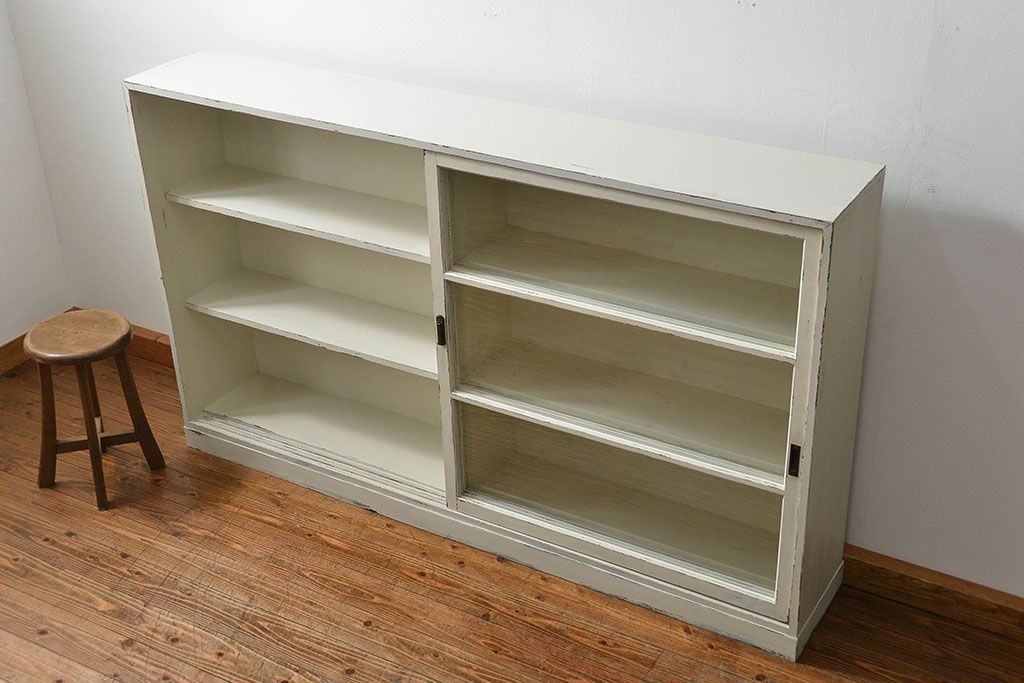 アンティーク家具　アンティークペイント　シンプルな収納棚(飾り棚、本棚)