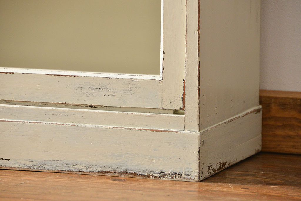 アンティーク家具　アンティークペイント　シンプルな収納棚(飾り棚、本棚)