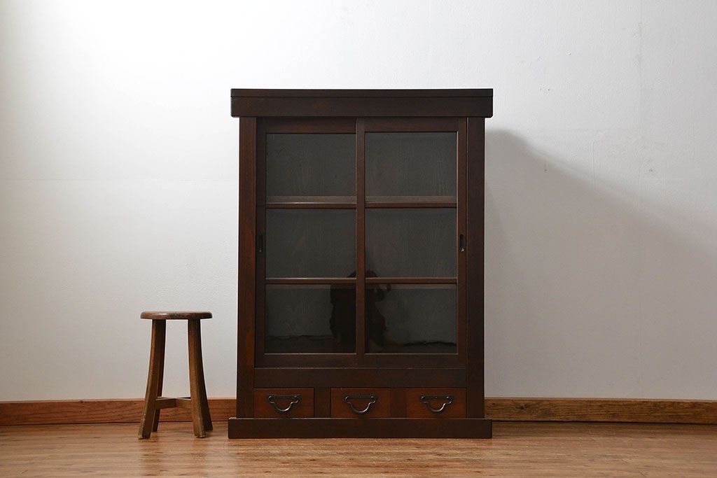 アンティーク家具　古民具・骨董 希少なサイズ 小振りな水屋箪笥収納棚(ガラスケース、本箱、食器棚)