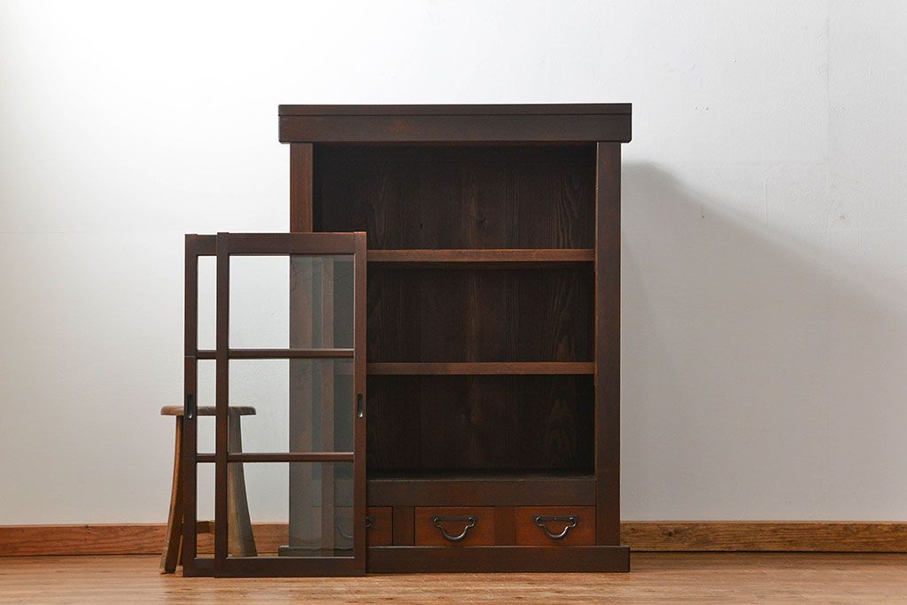 アンティーク家具　古民具・骨董 希少なサイズ 小振りな水屋箪笥収納棚(ガラスケース、本箱、食器棚)