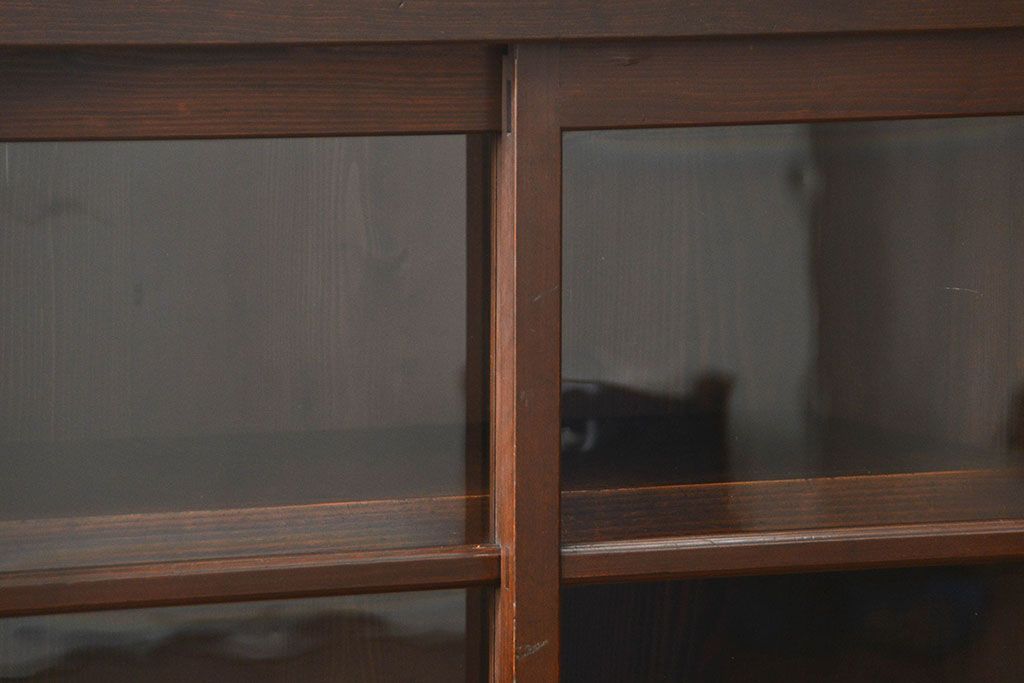 アンティーク家具　古民具・骨董 希少なサイズ 小振りな水屋箪笥収納棚(ガラスケース、本箱、食器棚)