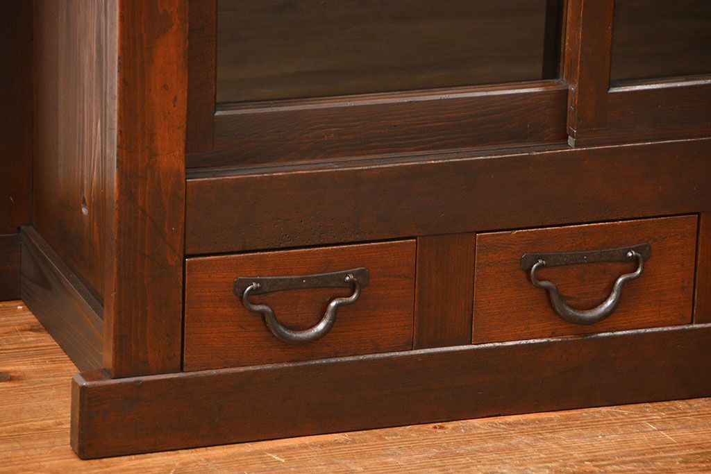 アンティーク家具　古民具・骨董 希少なサイズ 小振りな水屋箪笥収納棚(ガラスケース、本箱、食器棚)