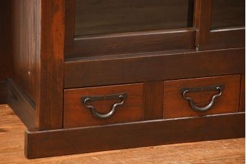 アンティーク家具　古民具・骨董 希少なサイズ 小振りな水屋箪笥収納棚(ガラスケース、本箱、食器棚)