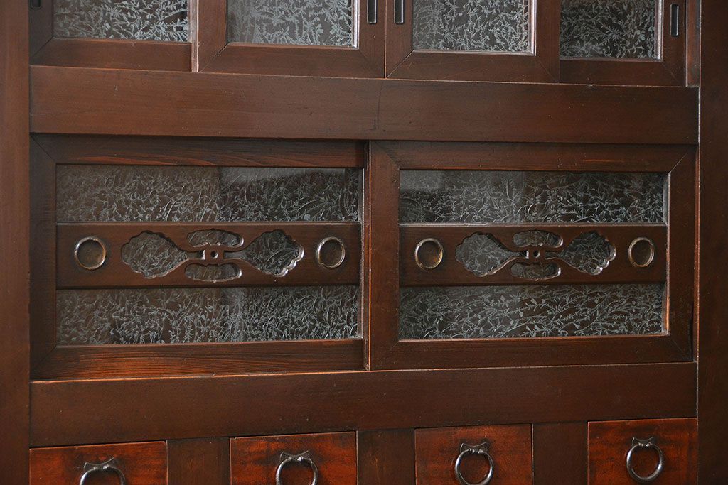 アンティーク家具　アンティーク モダンな結霜ガラス 四尺水屋箪笥(食器棚、収納棚、キャビネット)