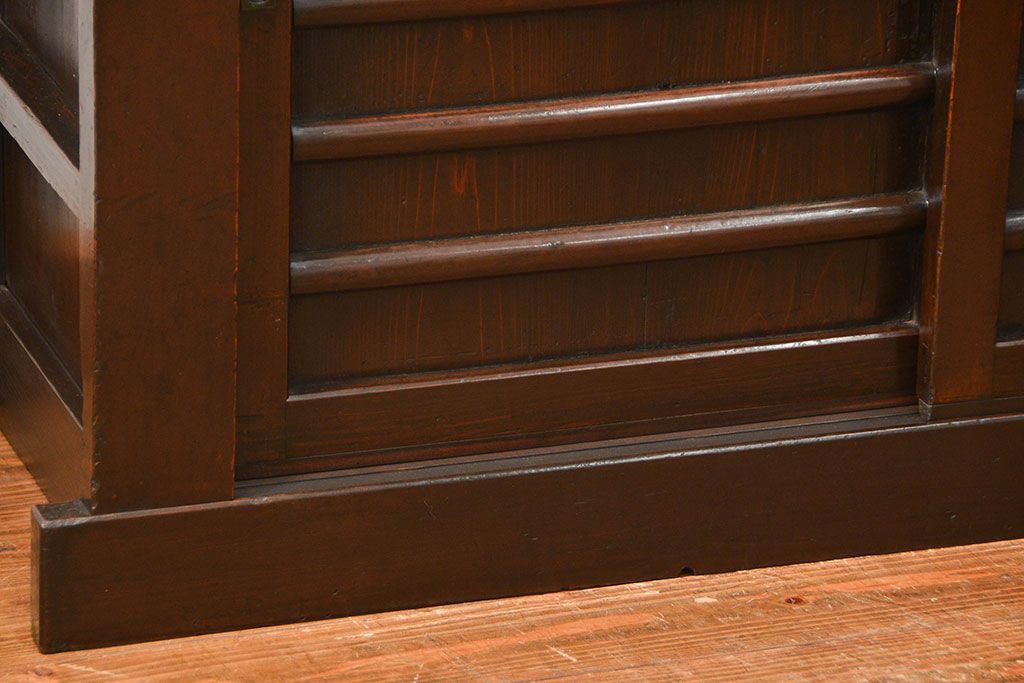 アンティーク家具　アンティーク モダンな結霜ガラス 四尺水屋箪笥(食器棚、収納棚、キャビネット)