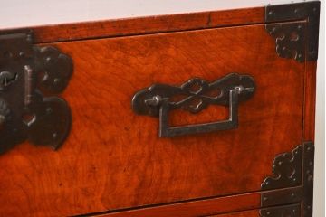 アンティーク家具　古民具・骨董 総欅(ケヤキ)　美しい上手庄内箪笥(時代箪笥、衣装箪笥)