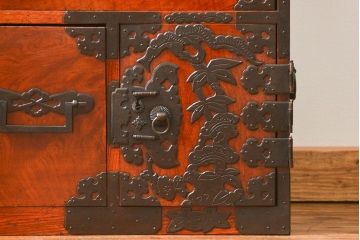 アンティーク家具　古民具・骨董 総欅(ケヤキ)　美しい上手庄内箪笥(時代箪笥、衣装箪笥)