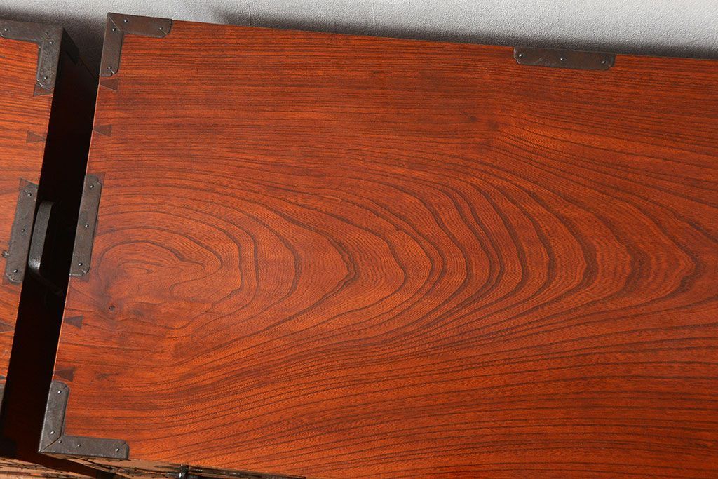 アンティーク家具　古民具・骨董 総欅(ケヤキ)　美しい上手庄内箪笥(時代箪笥、衣装箪笥)