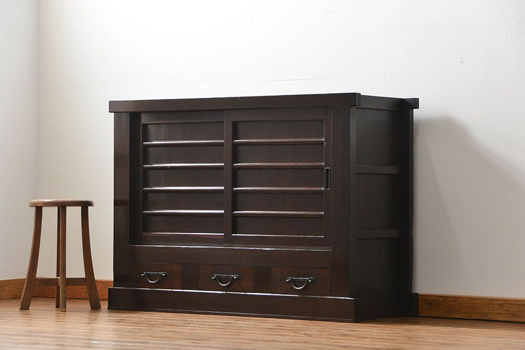 アンティーク家具　アンティーク 重厚な四尺水屋箪笥サイドボード(1)(食器棚、収納棚)