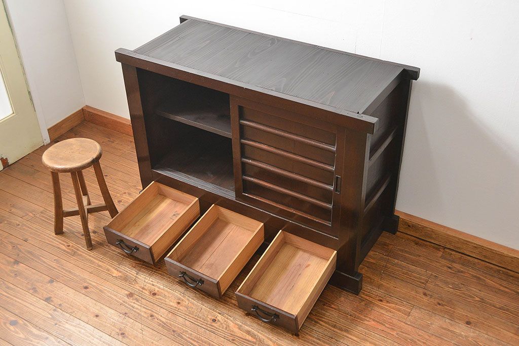 アンティーク家具　アンティーク 重厚な四尺水屋箪笥サイドボード(1)(食器棚、収納棚)