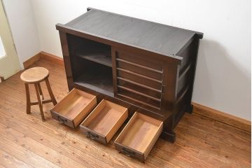 アンティーク家具　アンティーク 重厚な四尺水屋箪笥サイドボード(1)(食器棚、収納棚)