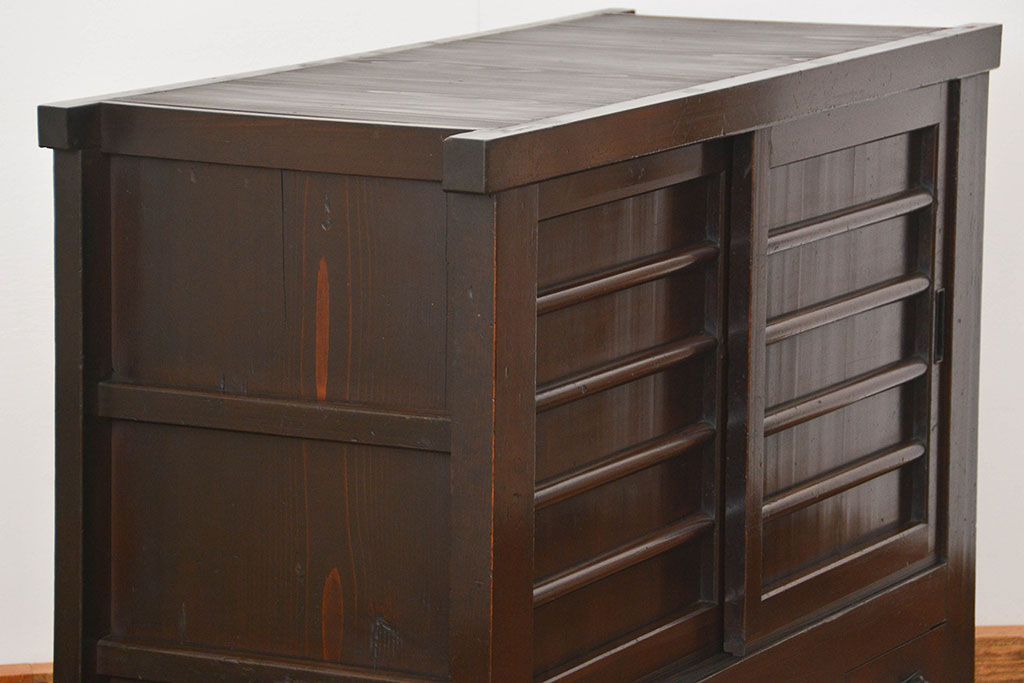 アンティーク家具　アンティーク 重厚な四尺水屋箪笥サイドボード(1)(食器棚、収納棚)