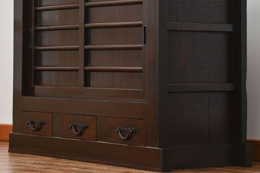 アンティーク家具　アンティーク 重厚な四尺水屋箪笥サイドボード(1)(食器棚、収納棚)