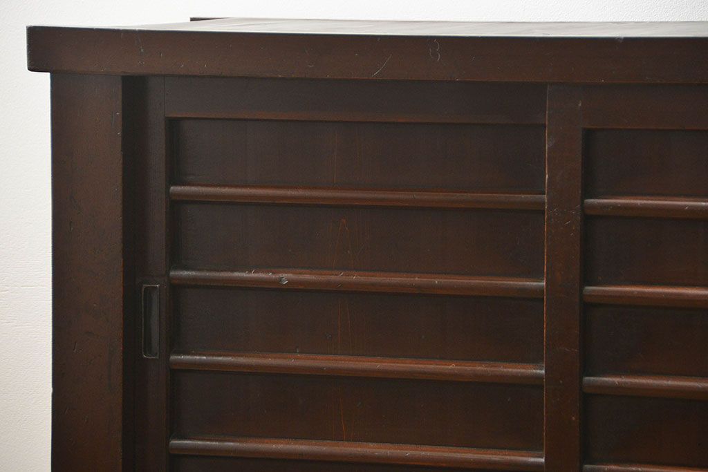 アンティーク家具　アンティーク 重厚な四尺水屋箪笥サイドボード(1)(食器棚、収納棚)