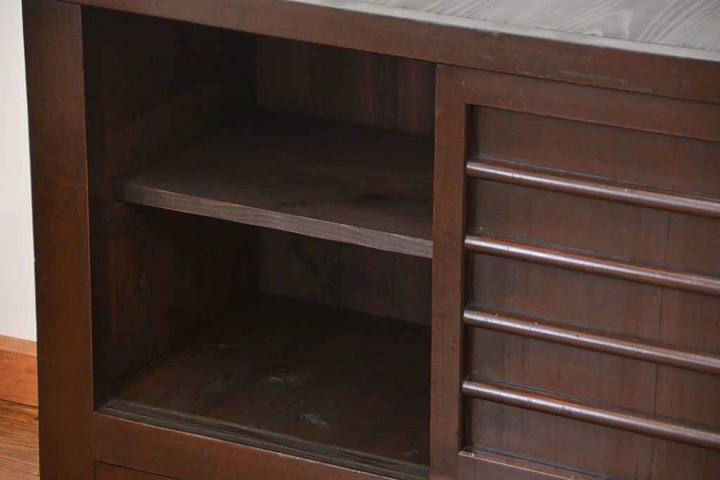 アンティーク家具　アンティーク 重厚な四尺水屋箪笥サイドボード(1)(食器棚、収納棚)