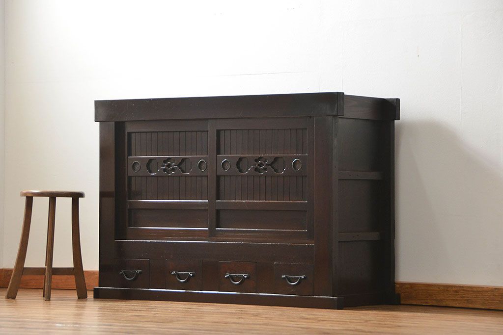 アンティーク家具　和製アンティーク 重厚な四尺水屋箪笥サイドボード(2)(食器棚、収納棚)