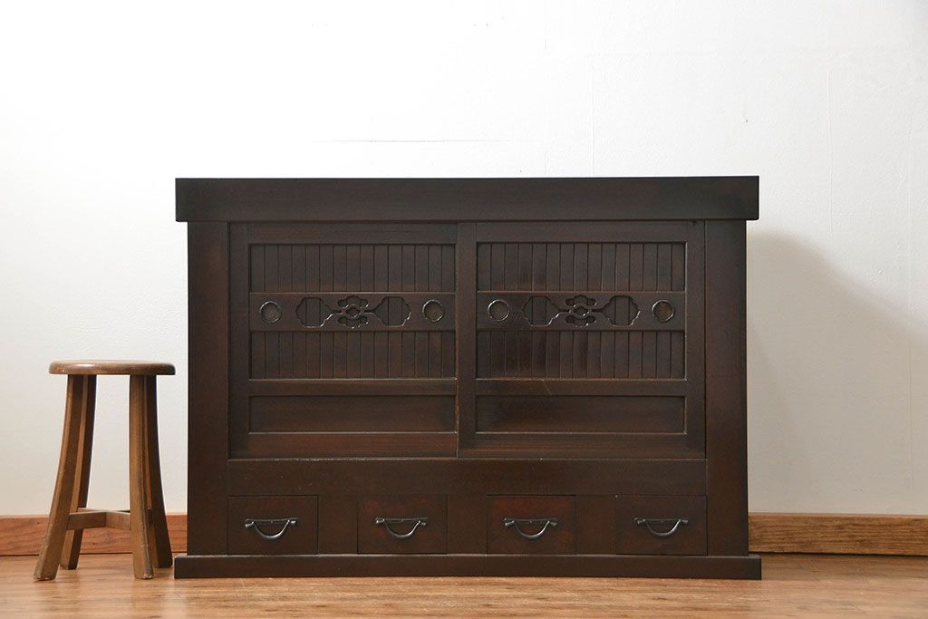 アンティーク家具　和製アンティーク 重厚な四尺水屋箪笥サイドボード(2)(食器棚、収納棚)