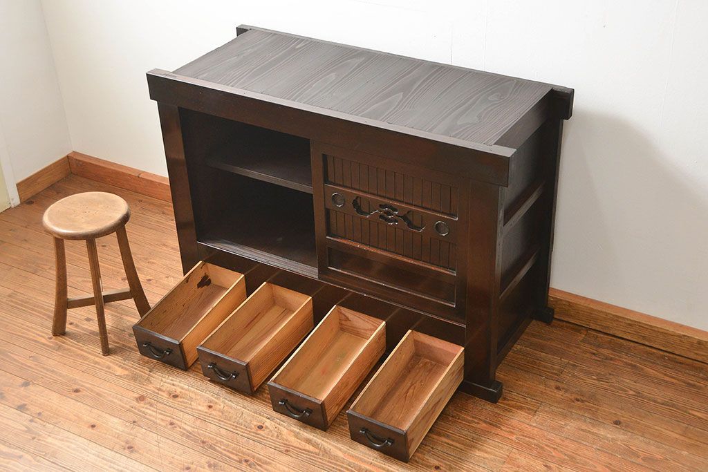 アンティーク家具　和製アンティーク 重厚な四尺水屋箪笥サイドボード(2)(食器棚、収納棚)