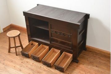 アンティーク家具　和製アンティーク 重厚な四尺水屋箪笥サイドボード(2)(食器棚、収納棚)