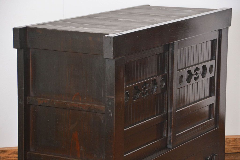 アンティーク家具　和製アンティーク 重厚な四尺水屋箪笥サイドボード(2)(食器棚、収納棚)