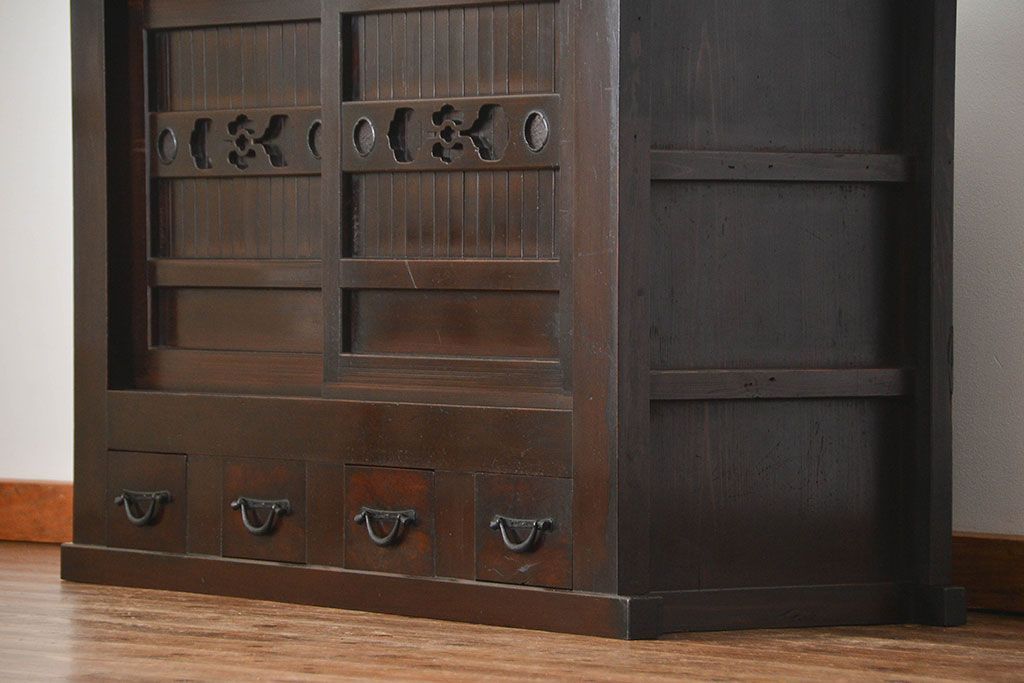 アンティーク家具　和製アンティーク 重厚な四尺水屋箪笥サイドボード(2)(食器棚、収納棚)
