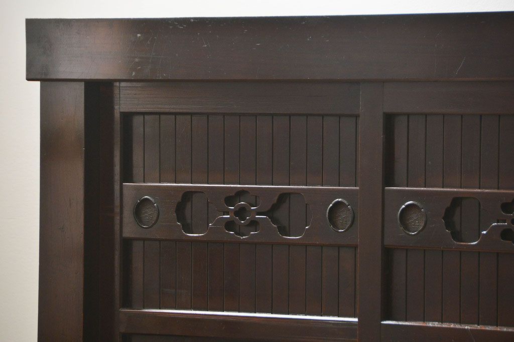 アンティーク家具　和製アンティーク 重厚な四尺水屋箪笥サイドボード(2)(食器棚、収納棚)