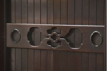 アンティーク家具　和製アンティーク 重厚な四尺水屋箪笥サイドボード(2)(食器棚、収納棚)