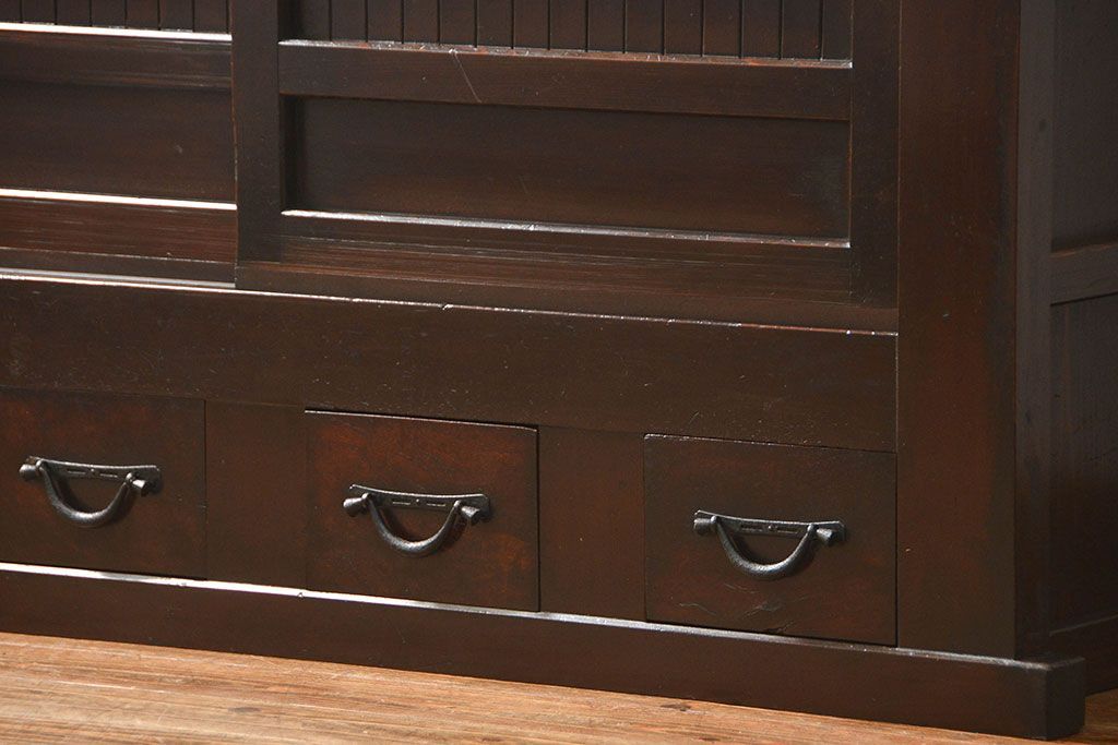 アンティーク家具　和製アンティーク 重厚な四尺水屋箪笥サイドボード(2)(食器棚、収納棚)