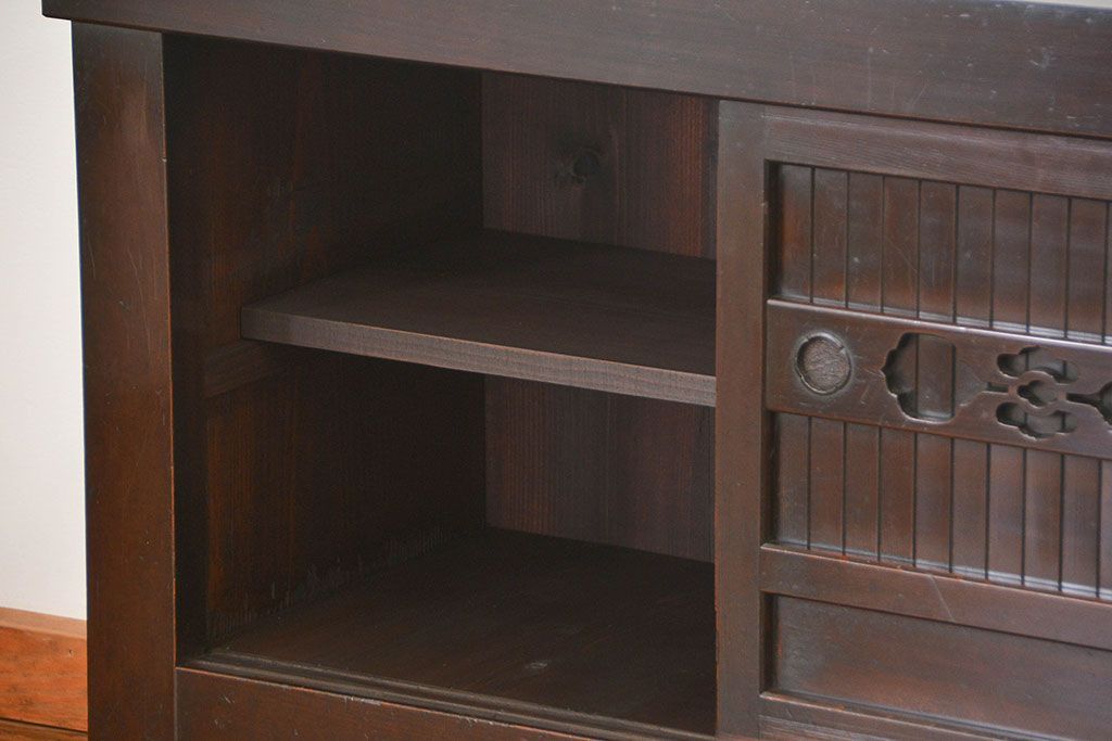 アンティーク家具　和製アンティーク 重厚な四尺水屋箪笥サイドボード(2)(食器棚、収納棚)