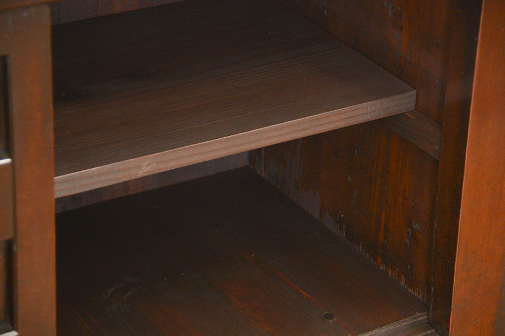 アンティーク家具　和製アンティーク 重厚な四尺水屋箪笥サイドボード(2)(食器棚、収納棚)