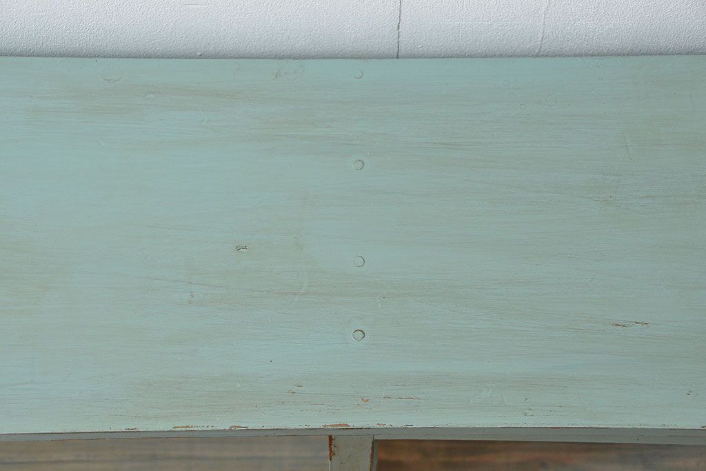 アンティーク家具　アンティークペイント　シンプルな脚付き収納棚(本棚、飾り棚、ガラスケース)