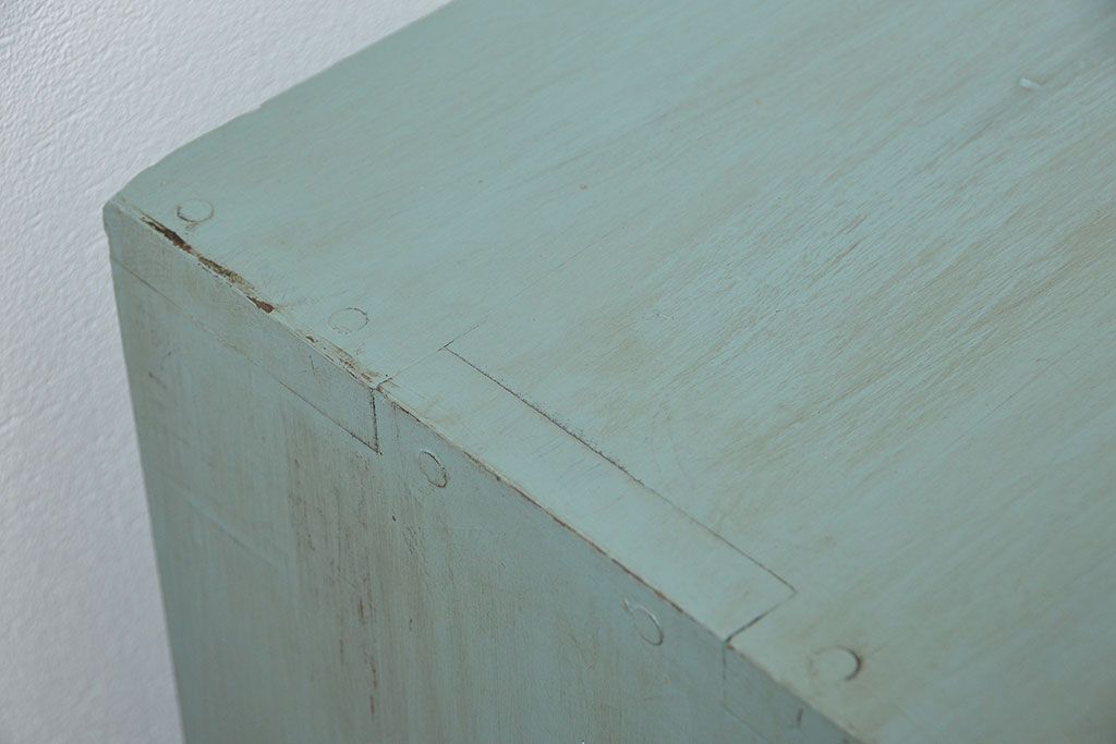 アンティーク家具　アンティークペイント　シンプルな脚付き収納棚(本棚、飾り棚、ガラスケース)