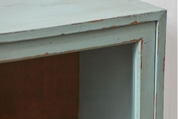 アンティーク家具　アンティークペイント　シンプルな脚付き収納棚(本棚、飾り棚、ガラスケース)