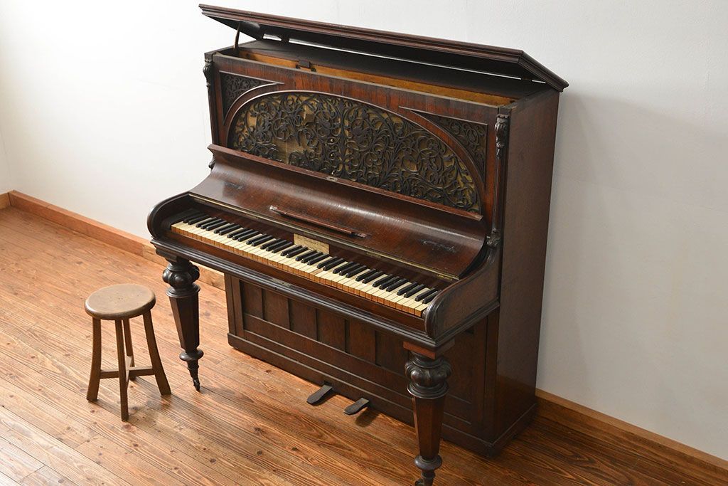 アンティーク雑貨　ジャンク品　かわいいデザインのアンティークオルガン