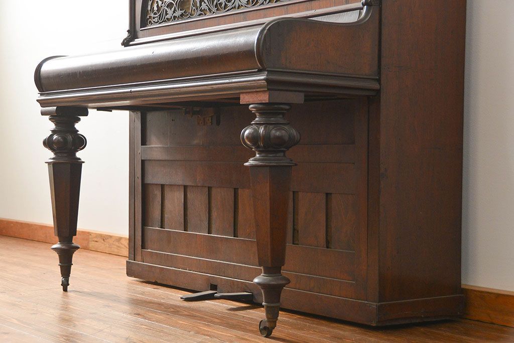 アンティーク雑貨　ジャンク品　かわいいデザインのアンティークオルガン