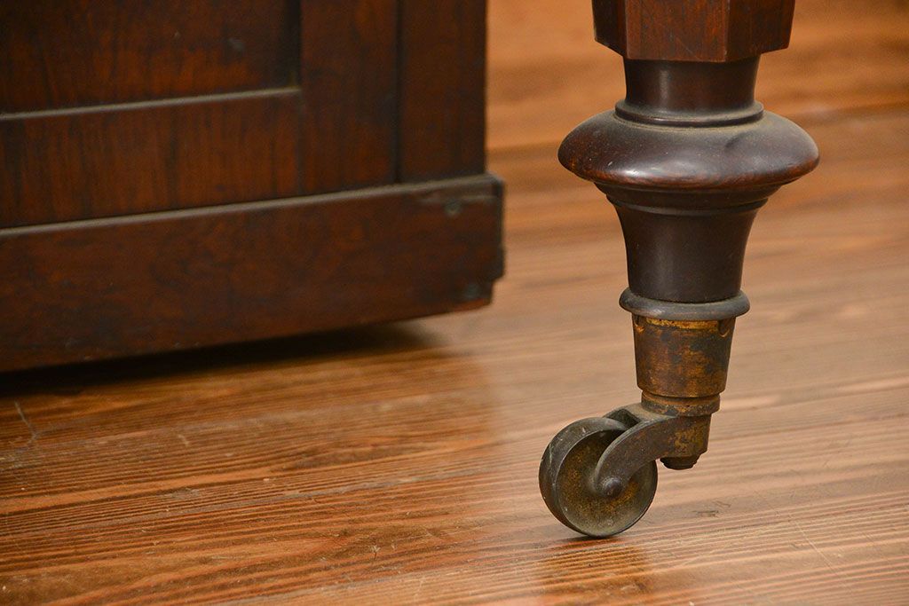 アンティーク雑貨　ジャンク品　かわいいデザインのアンティークオルガン